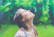 Monsoon arrived: Is bathing within the rain good to your pores and skin and hair?
