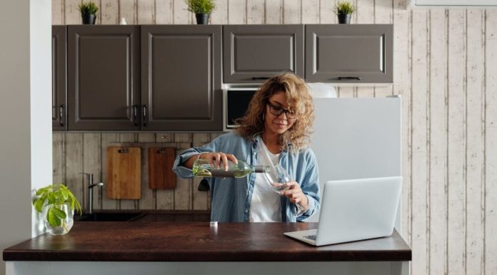 what midlife ladies instructed us about consuming—and why it is so laborious to cease