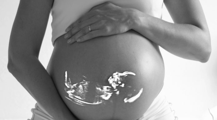 Infants have air air pollution particles of their lungs and brains earlier than they take their first breath