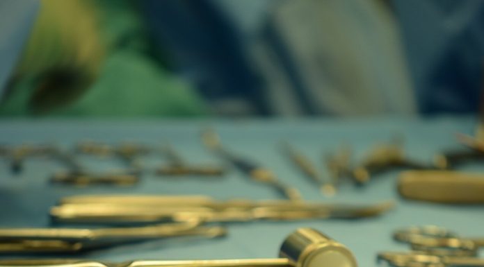 Handbook cleansing of medical devices exposes employees and surrounding setting to doubtlessly contaminated fluids