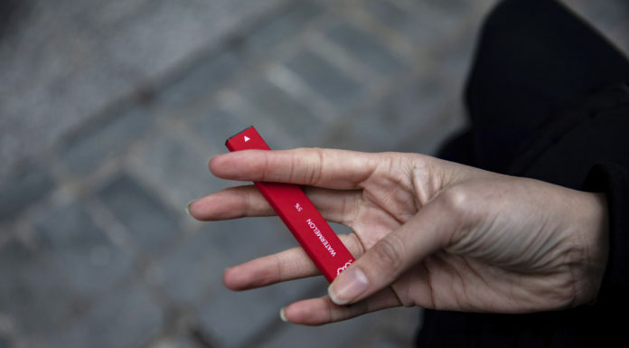 New survey suggests little progress in opposition to U.S. teen vaping