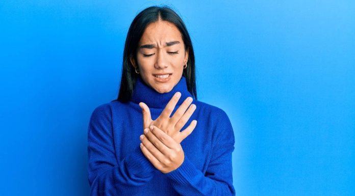 Joint ache in winter: Know what makes it worse and tips on how to stop it