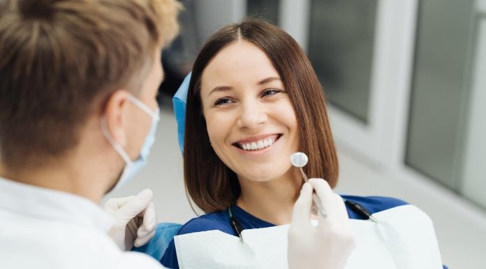 Dental scaling: The method that cleans enamel, clears tartar