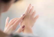 Find out how to deal with dry fingers and ft in winter? Listed here are 7 ideas