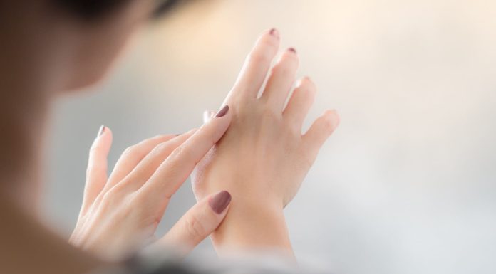 Find out how to deal with dry fingers and ft in winter? Listed here are 7 ideas
