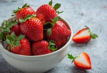 DIY strawberry face masks to make your pores and skin recent and glowing