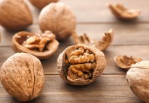 Know the advantages of consuming soaked walnuts