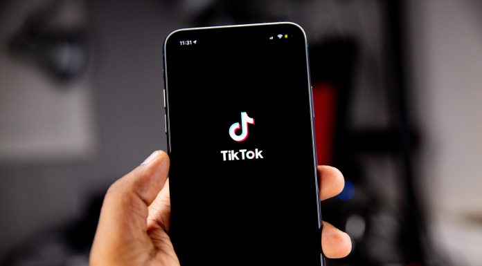 Mexican college students intoxicated by TikTok problem