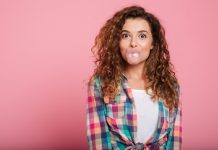 Uncomfortable side effects of swallowing gum: Know what can occur subsequent