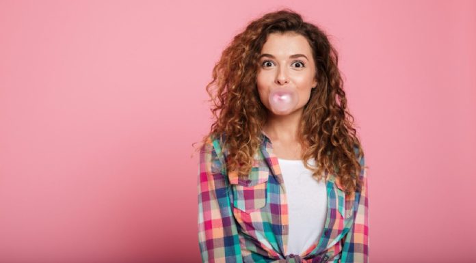 Uncomfortable side effects of swallowing gum: Know what can occur subsequent