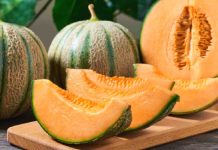Muskmelon with milk could also be a foul meals mixture