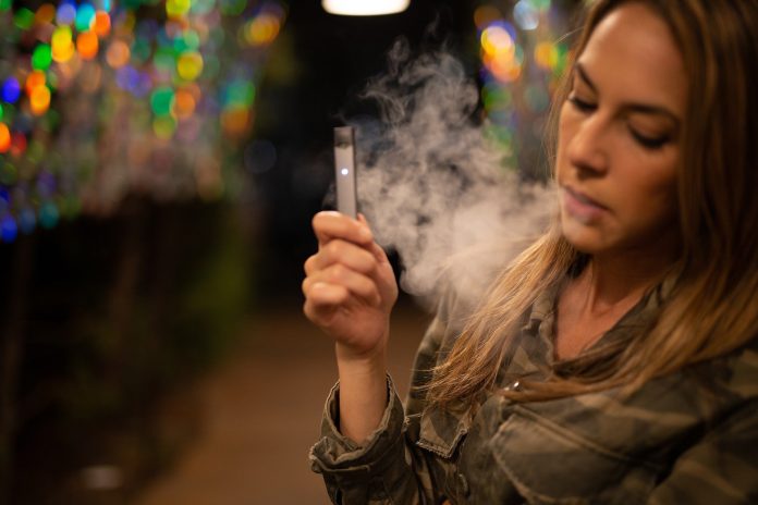 teen-vaping.jpg