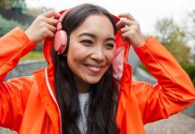 5 finest waterproof headphones for operating within the wet season