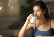 Consuming milk at evening: Advantages and unintended effects for well being