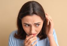 Easy methods to do away with dandruff with turmeric rinse