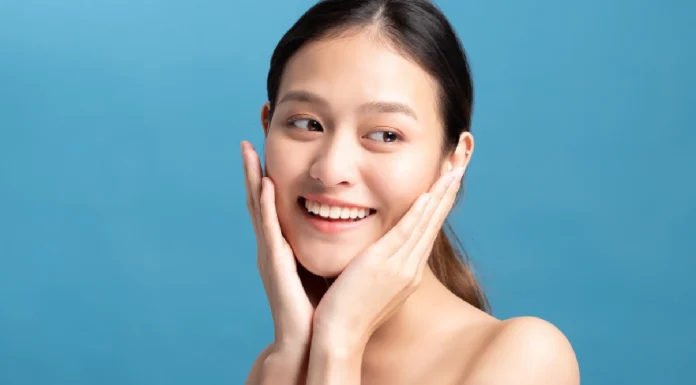 7 skincare habits that disrupt your hormones and how you can keep away from them