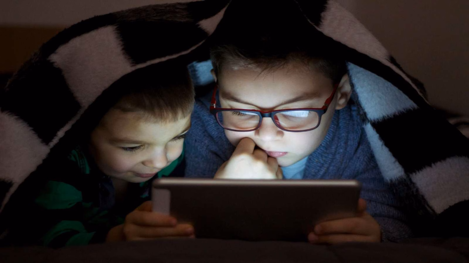 How display screen time and weight problems have an effect on kids’s studying success